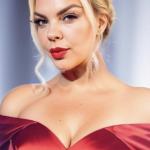 Blond Liya, reife Lady von 43 Jahren. Bild