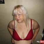 Blonde Schlampe von 58 lässt sich ficken. Bild